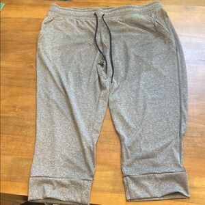 Under Armor Women’s XL Gray Capris